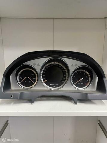 Kilometerteller Mercedes C63 AMG W204 USA dashboard