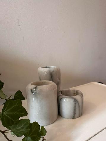 Set van 3 onyx kandelaars beschikbaar voor biedingen
