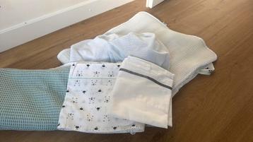 Lakentjes voor ledikant en dekentje en airosleep beschikbaar voor biedingen