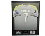 Cristiano Ronaldo Real Madrid 15/16 ingelijst uit shirt, Verzamelen, Sportartikelen en Voetbal, Buitenlandse clubs, Soccersignings.nl