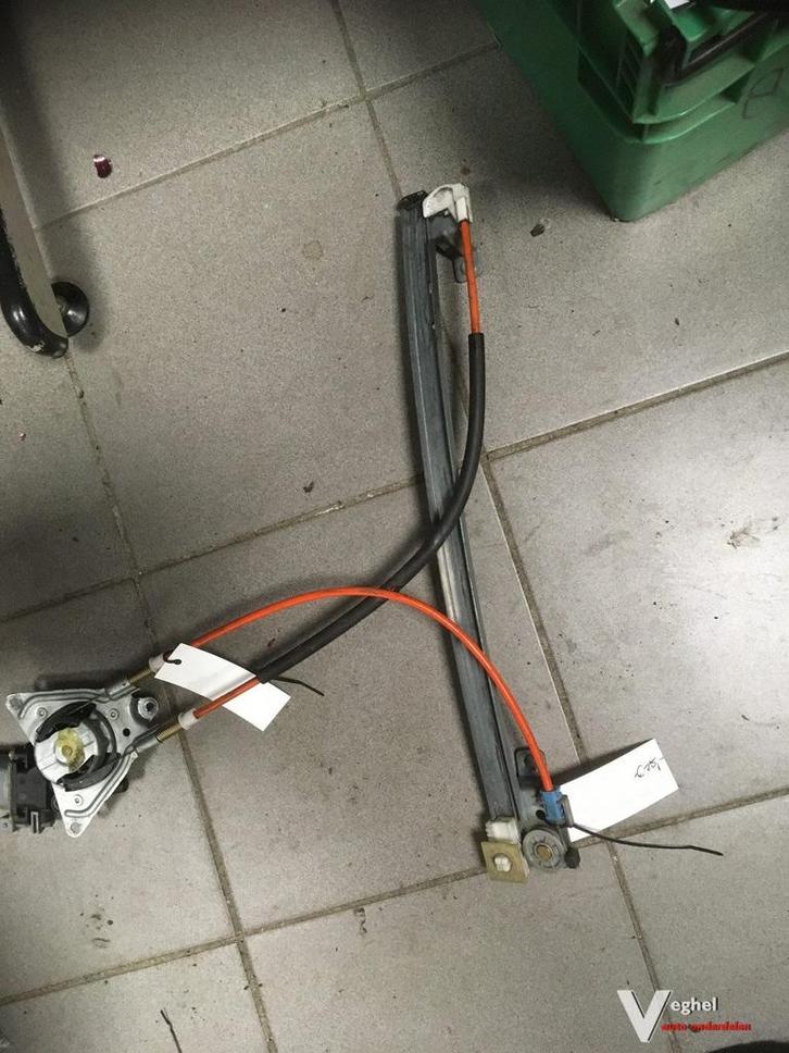 Peugeot 106 electr. raammech Linksvoor, Auto-onderdelen, Ruiten en Toebehoren, Gebruikt, Ophalen of Verzenden