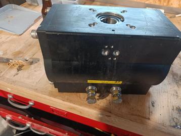 Een pneumatische tandheugel klep bediening  beschikbaar voor biedingen