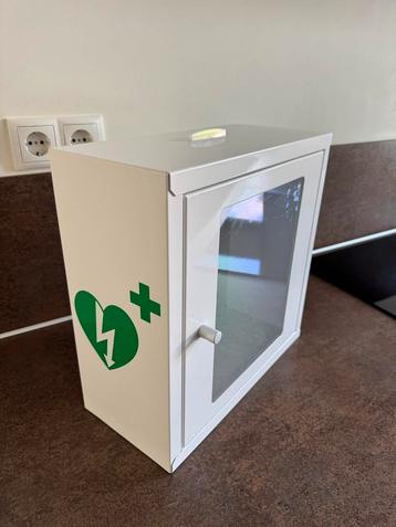 Nieuwe AED Kast met Alarm beschikbaar voor biedingen