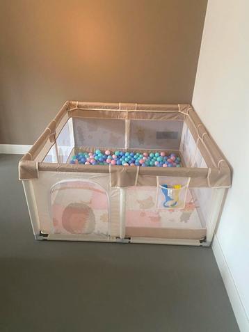 Grondbox 120x120 cm – Beige/Taupe met Mat en Ballenbakballen beschikbaar voor biedingen