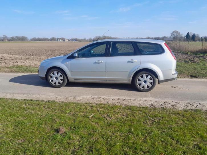 Ford Focus Wagon 1.6-16V Trend, Auto's, Ford, Particulier, Te koop, Focus, ABS, Airbags, Airconditioning, Boordcomputer, Centrale vergrendeling