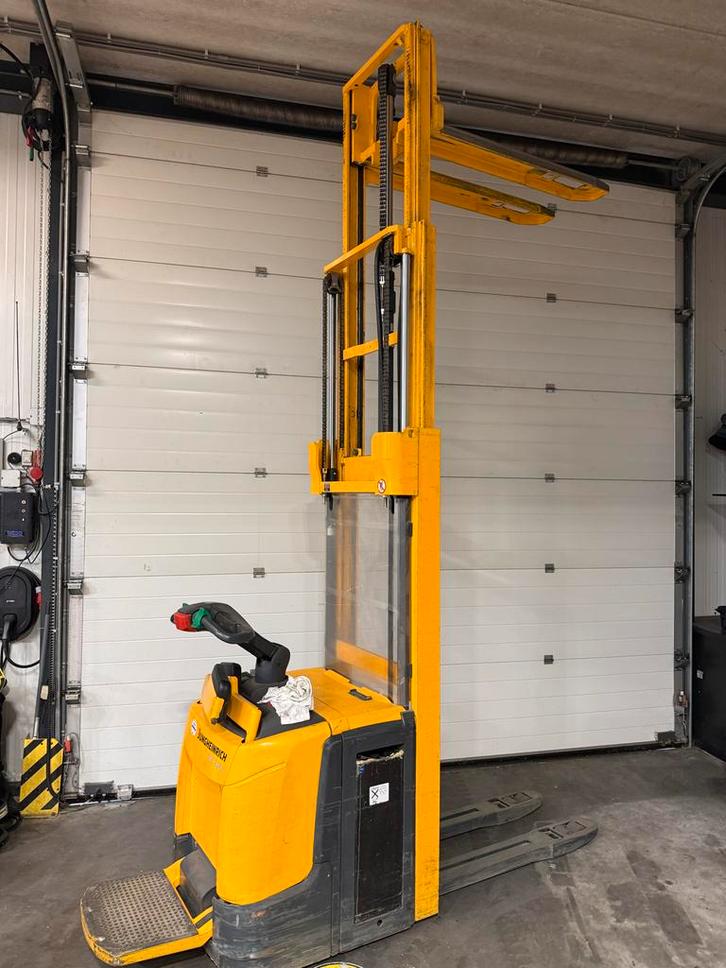 Jungheinrich ERC Stapelaar met initiële heffing, Zakelijke goederen, Machines en Bouw | Heftrucks en Intern transport, Stapelaar