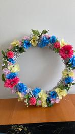 Witte pitrieten krans met bloemen, Huis en Inrichting, Woonaccessoires | Kransen, Ophalen of Verzenden, Zo goed als nieuw