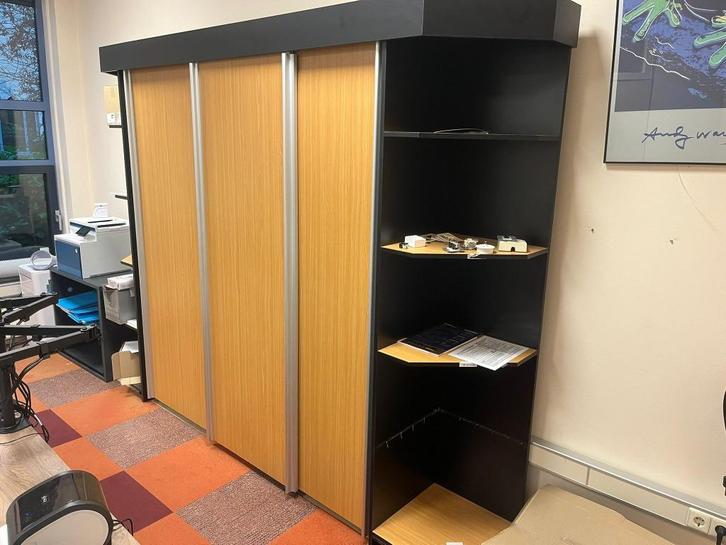 Gratis op te halen: grote kast voor kantoor, Huis en Inrichting, Kasten | Roldeurkasten en Archiefkasten, Gebruikt, 200 cm of meer