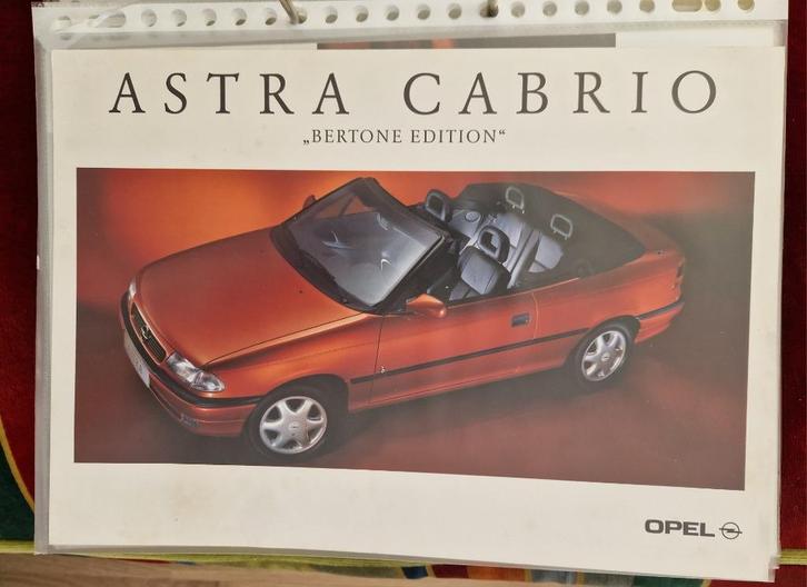 Folders Opel Astra (verschillende generaties), Boeken, Auto's | Folders en Tijdschriften, Zo goed als nieuw, Opel, Ophalen of Verzenden