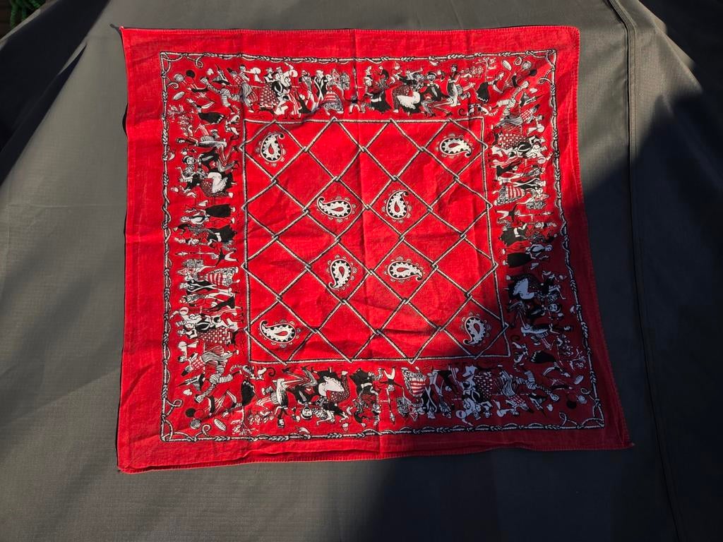 Retro rode zakdoek bewerkt, Ophalen of Verzenden