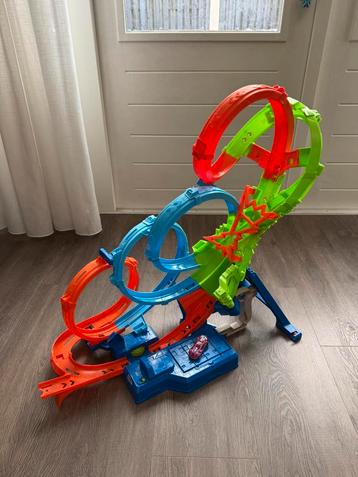 Hotwheels met looping beschikbaar voor biedingen