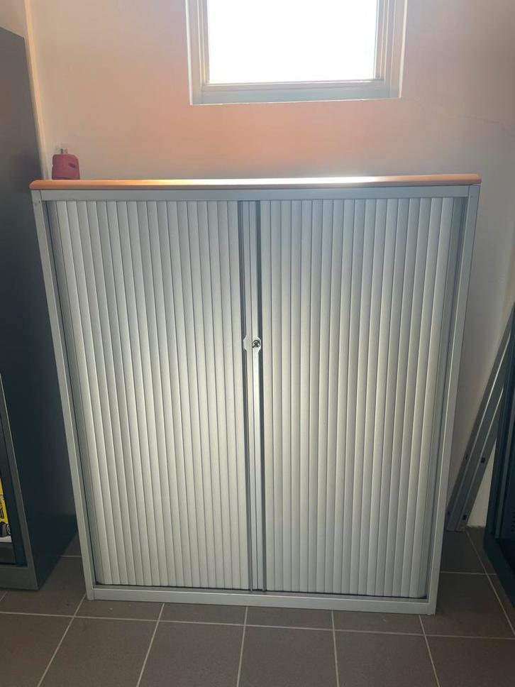 Roldeurkast / Archiefkast Grijs met Houten Topblad, Huis en Inrichting, Kasten | Roldeurkasten en Archiefkasten, Gebruikt, 100 tot 150 cm