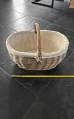 Grote rieten mand white wash met stevige katoenen bekleding, Ophalen of Verzenden, Zo goed als nieuw, Rechthoekig, Riet