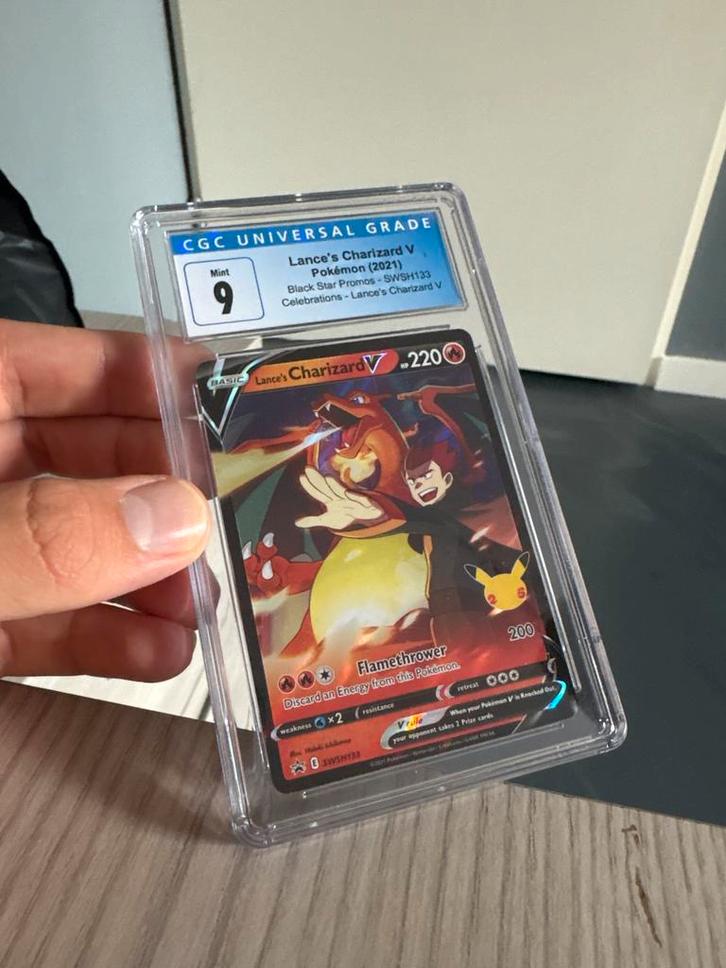 Lance' Charizard V SWSH133 PSA 9 (Mint) - 2021, Hobby en Vrije tijd, Verzamelkaartspellen | Pokémon, Zo goed als nieuw, Losse kaart