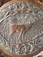 Prachtig antiek Oosters koper bord met een hert 39,3 cm., Ophalen of Verzenden