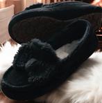 UGG Ansley Fur Bow Black Slippers
Of GOOCE  maat 39, UGG, Ophalen of Verzenden, Zo goed als nieuw