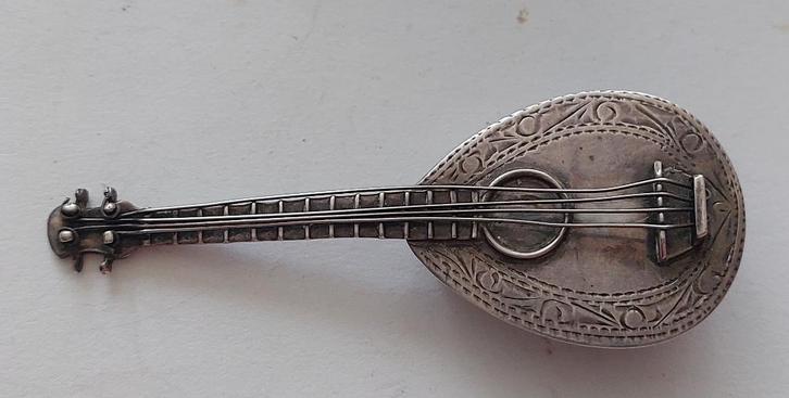 Zeldzaam Zilveren Pillen doosje  een Mandoline. pillendoosje, Antiek en Kunst, Antiek | Goud en Zilver, Zilver, Ophalen