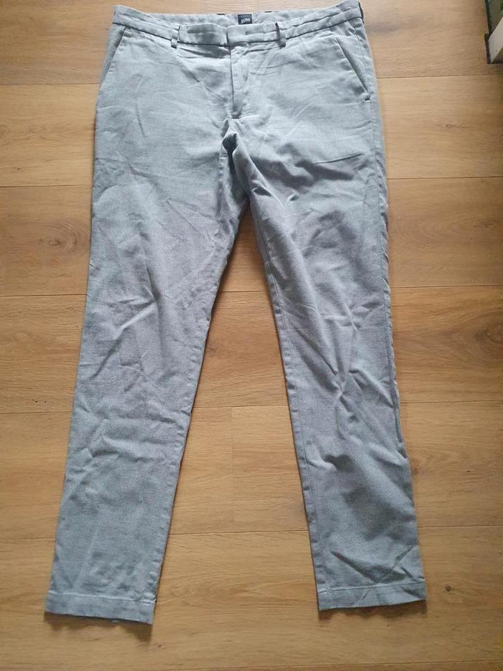 Hugo Boss Pantalon Grijs Maat 34, Kleding | Heren, Broeken en Pantalons, Zo goed als nieuw, Maat 56/58 (XL), Grijs, Ophalen of Verzenden