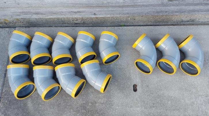 In 2 verschillende maten. Wavin bochten met rubber ringnieuw, Doe-het-zelf en Verbouw, Buizen en Afvoer, Nieuw, Pvc, Ophalen