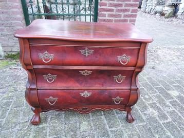 Barokstijl mahonie 3-laden buikcommode, bxdxh = 75x42x67 cm.