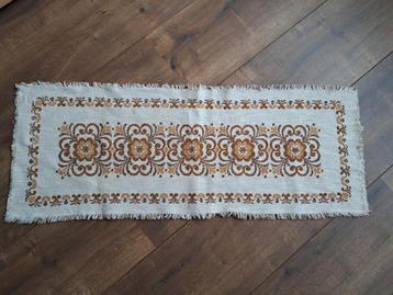 Vintage crème tafellopertje met roestbruin 95 cm bij 38 cm beschikbaar voor biedingen