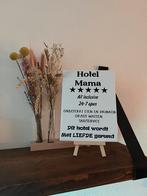 Tegel Hotel Mama - Tekstbord 20x15cm, Huis en Inrichting, Woonaccessoires | Tekstborden en Spreuken, Ophalen of Verzenden, Nieuw