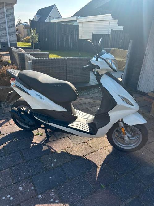 Piaggio new fly, Fietsen en Brommers, Snorfietsen en Snorscooters, Gebruikt, Piaggio, Benzine, Ophalen