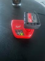 Milwaukee m12 Lader + Accu 4.0 ah, Doe-het-zelf en Verbouw, Ophalen, Zo goed als nieuw, 600 watt of meer