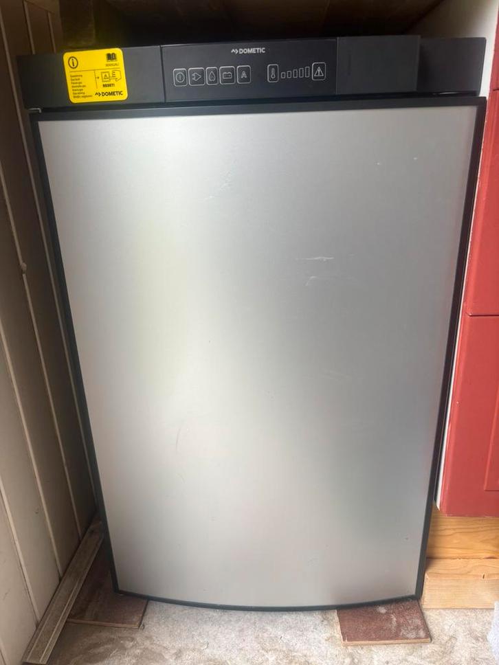 Dometic Absorptie koelkast RM8555 (Camper of Tinyhouse), Witgoed en Apparatuur, Koelkasten en IJskasten, Zo goed als nieuw, Met vriesvak