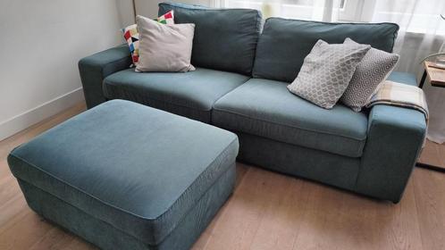 KIVIK 3-zitsbank (turkoois) met poef, Huis en Inrichting, Banken | Sofa's en Chaises Longues, Zo goed als nieuw, Tweepersoons