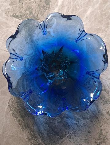 ✨ Blauwe Glazen Schaal met Golvende Rand ✨ beschikbaar voor biedingen