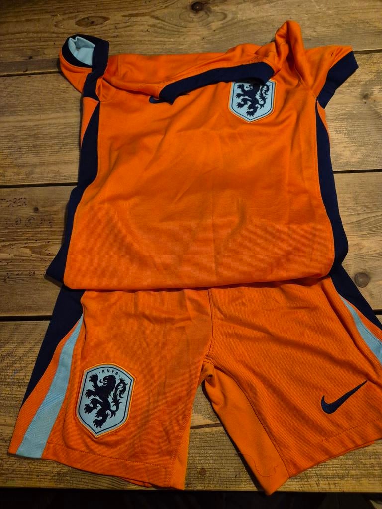 Oranje Trainingspak - Shirt en Broek / nederlands elftal 128, Kinderen en Baby's, Ophalen of Verzenden, Zo goed als nieuw, Jongen of Meisje