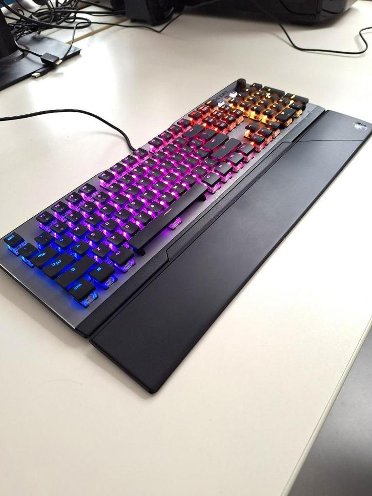Roccat Vulcan 120AIMO RGB Mechanical Gaming Keyboard, Computers en Software, Toetsenborden, Gebruikt, Qwerty, Bedraad, Gaming toetsenbord