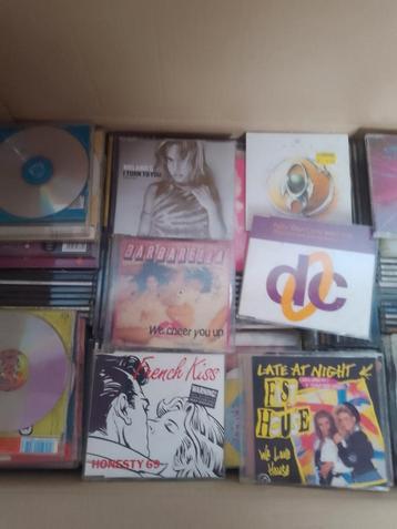 +/- 600 cd's met oa house,techno,trance en Nederlands talig beschikbaar voor biedingen