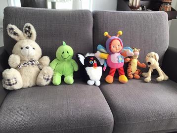 Pluche knuffels, in vrolijke kleurtjes beschikbaar voor biedingen