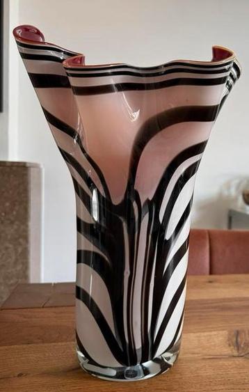 MAKORA art glass, handwerk, bloemenvaas “Zebra”, nieuwstaat beschikbaar voor biedingen