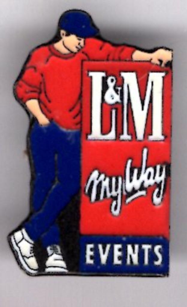 L&M mayway Events Philip Morris International ( BLAD3_348 ), Verzamelen, Speldjes, Pins en Buttons, Nieuw, Speldje of Pin, Merk