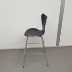 Fritz Hansen barkruk - blauwe houten zitting, Huis en Inrichting, Barkrukken, Ophalen, Gebruikt, Met voetsteun, 60 tot 90 cm