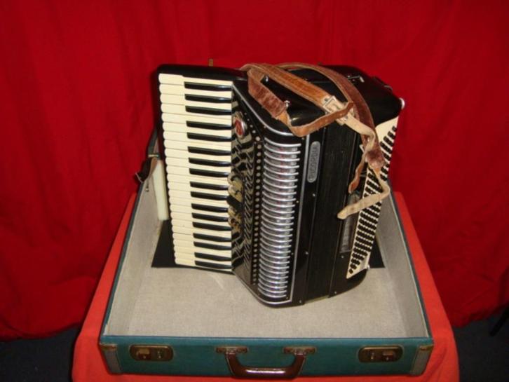 Gebruikt: Ricordia accordeon 120 bas met koffer, Muziek en Instrumenten, Accordeons, Gebruikt, Toetsaccordeon, 120-bas, Overige merken
