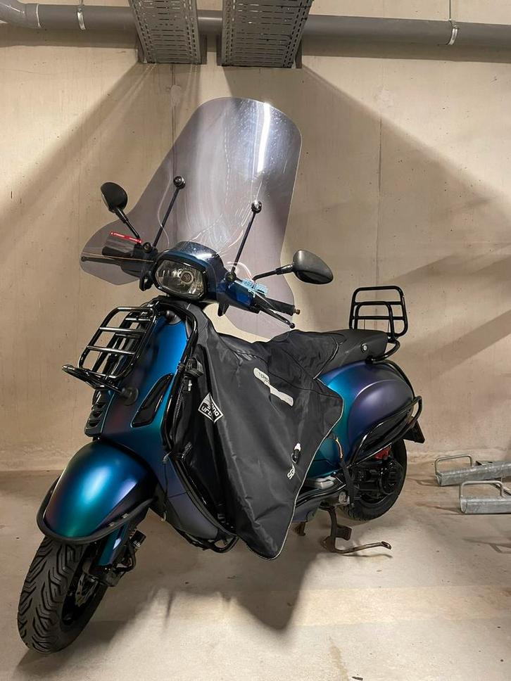 Vespa sprint brom, Fietsen en Brommers, Scooters | Vespa, Zo goed als nieuw, Overige modellen, Maximaal 45 km/u, Benzine, Ophalen