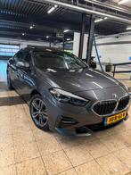 BMW 2-Serie Gran Coupé 218i 140pk Aut 2020 Grijs, Auto's, BMW, Zwart, 1350 kg, Leder, Particulier