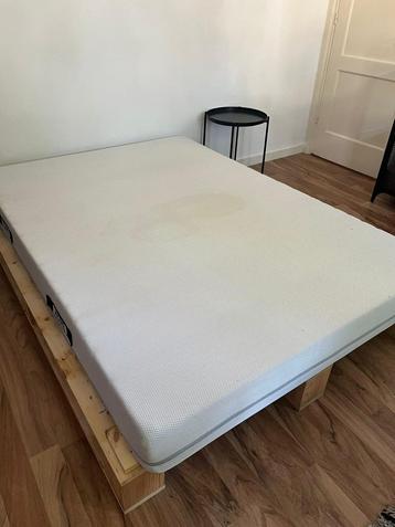 matras en pallet bedframe gratis op te halen MAASTRICHT beschikbaar voor biedingen