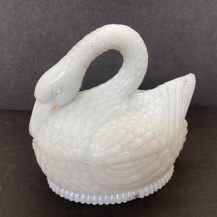 Antieke melkglazen zwaan patéschaal  VALLERYSTAHL, Antiek en Kunst, Antiek | Keramiek en Aardewerk, Ophalen of Verzenden