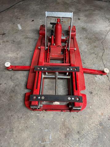 Motorlift 680kg beschikbaar voor biedingen