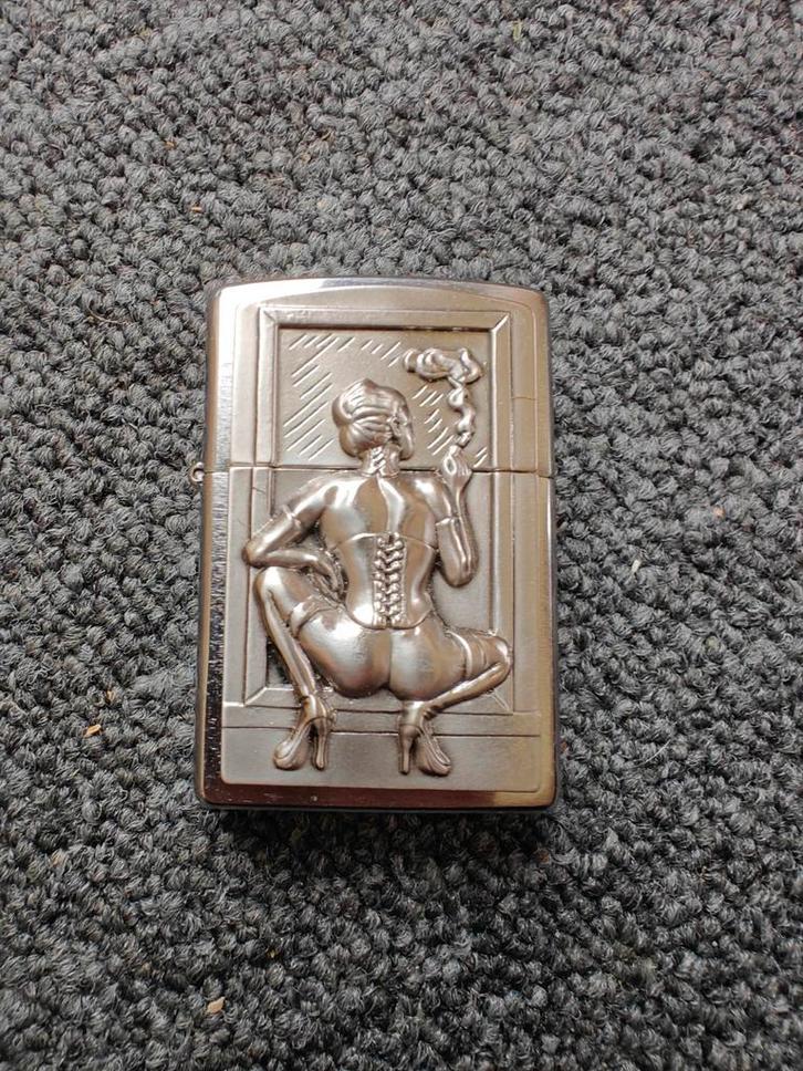 Zippo Aansteker met Erotisch Motief, Verzamelen, Rookartikelen, Aanstekers en Luciferdoosjes, Gebruikt, Aansteker, Ophalen of Verzenden