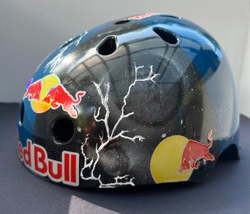 Unieke Custom Skatehelm – Red Bull Style + Planeten Design beschikbaar voor biedingen