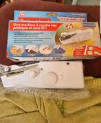 Kleine naaimachine op batterijen zonder accessoires bieden, Hobby en Vrije tijd, Naaimachines en Toebehoren, Ophalen of Verzenden