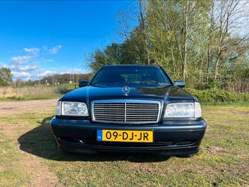 Mercedes-Benz C180 Sedan Classic dealer onderhouden beschikbaar voor biedingen