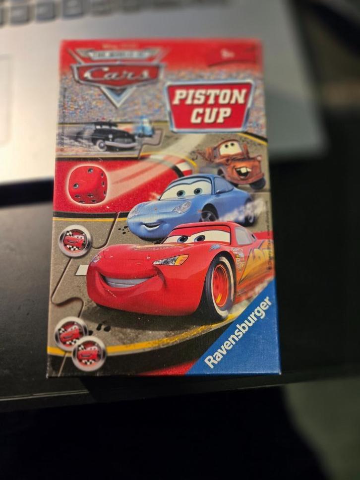 Bordspel Disney/Pixar  "Cars Piston Cup" van Ravensburger., Hobby en Vrije tijd, Gezelschapsspellen | Bordspellen, Gebruikt, Drie of vier spelers
