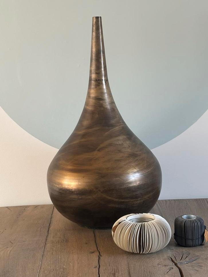 Grote decoratieve vaas - Bolvaas Bob, Huis en Inrichting, Woonaccessoires | Vazen, Gebruikt, Overige kleuren, 50 tot 75 cm, Overige materialen